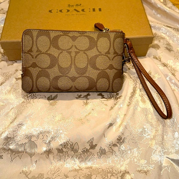 COACH double zipper wristlet - Picture 2 of 3